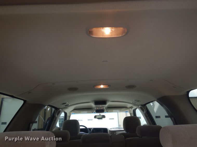 image for item DM5253 2003 Chevrolet Suburban  SUV