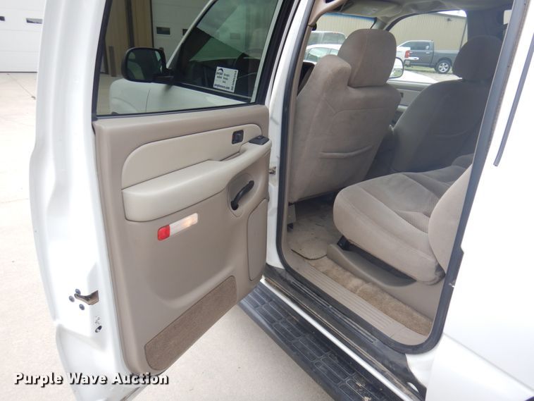 image for item DM5253 2003 Chevrolet Suburban  SUV