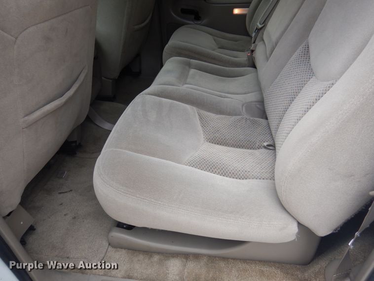 image for item DM5253 2003 Chevrolet Suburban  SUV