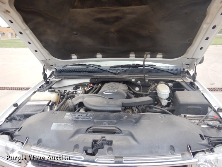 image for item DM5253 2003 Chevrolet Suburban  SUV