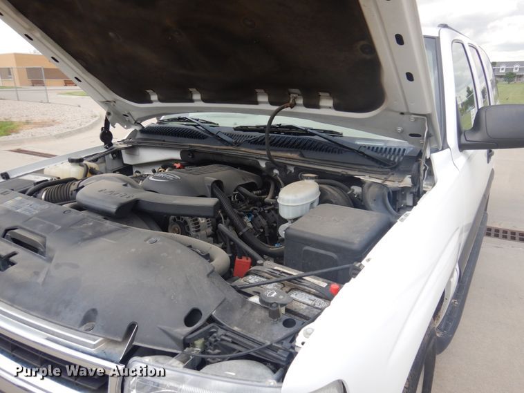 image for item DM5253 2003 Chevrolet Suburban  SUV