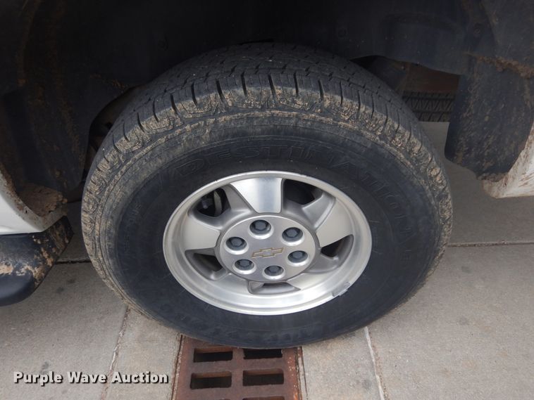 image for item DM5253 2003 Chevrolet Suburban  SUV