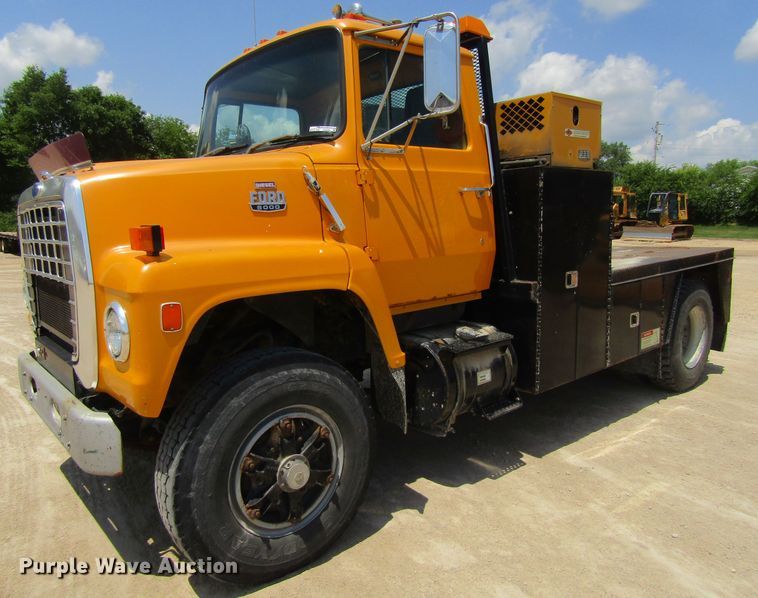 image for item EV9254 1986 Ford LN8000  utility / service truck