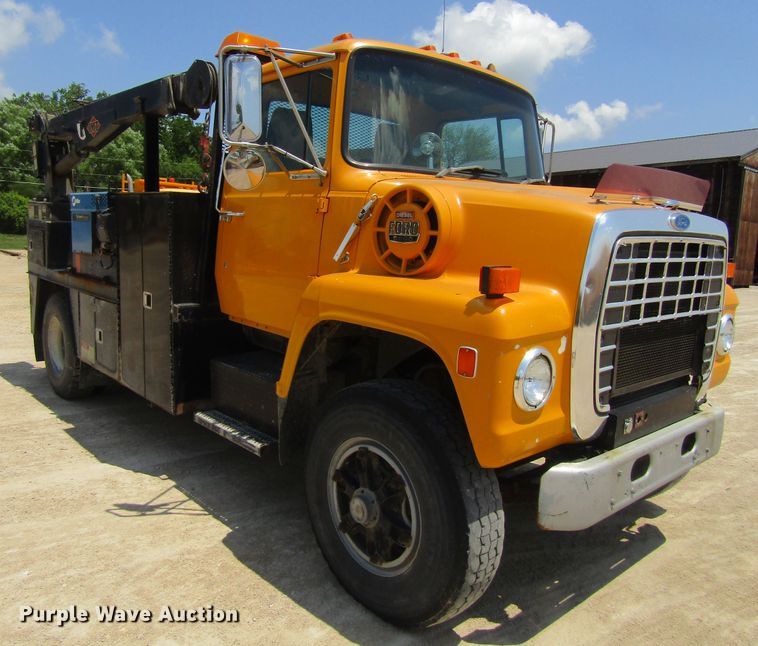 image for item EV9254 1986 Ford LN8000  utility / service truck