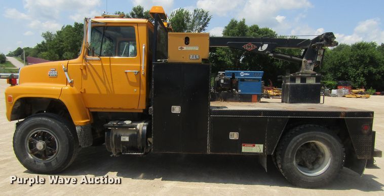 image for item EV9254 1986 Ford LN8000  utility / service truck