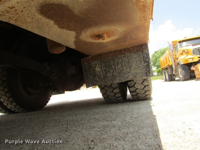 image for item EV9254 1986 Ford LN8000  utility / service truck