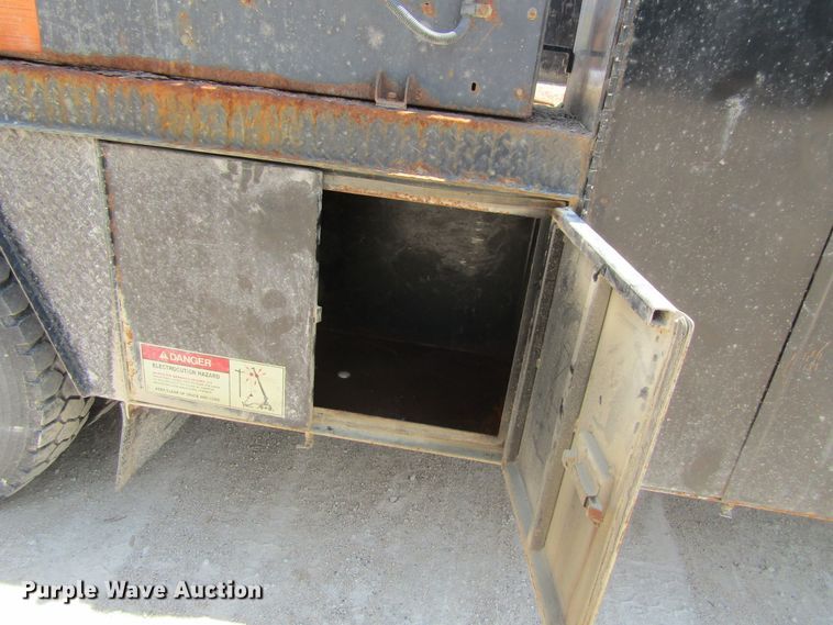 image for item EV9254 1986 Ford LN8000  utility / service truck