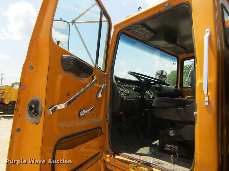 image for item EV9254 1986 Ford LN8000  utility / service truck