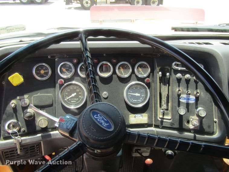 image for item EV9254 1986 Ford LN8000  utility / service truck