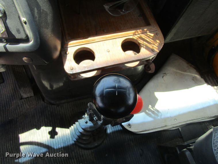 image for item EV9254 1986 Ford LN8000  utility / service truck