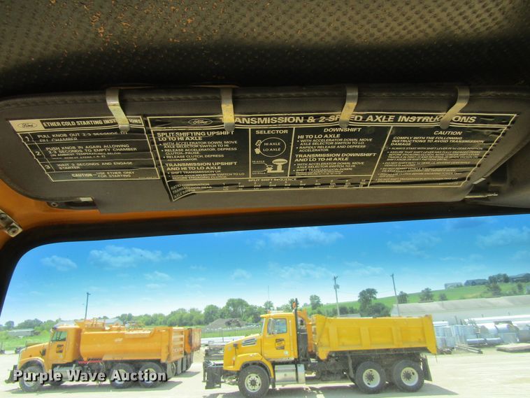 image for item EV9254 1986 Ford LN8000  utility / service truck