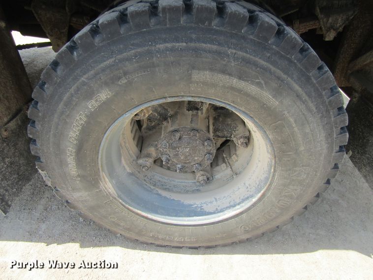 image for item EV9254 1986 Ford LN8000  utility / service truck