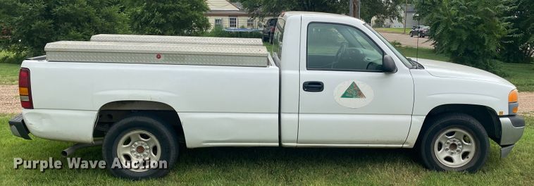 image for item EX9581 2002 GMC Sierra 1500  pickup truck