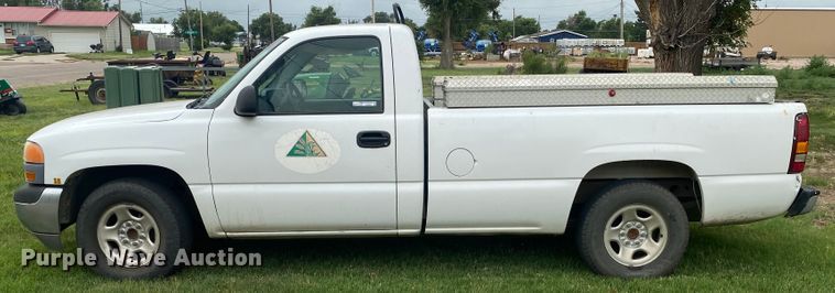 image for item EX9581 2002 GMC Sierra 1500  pickup truck