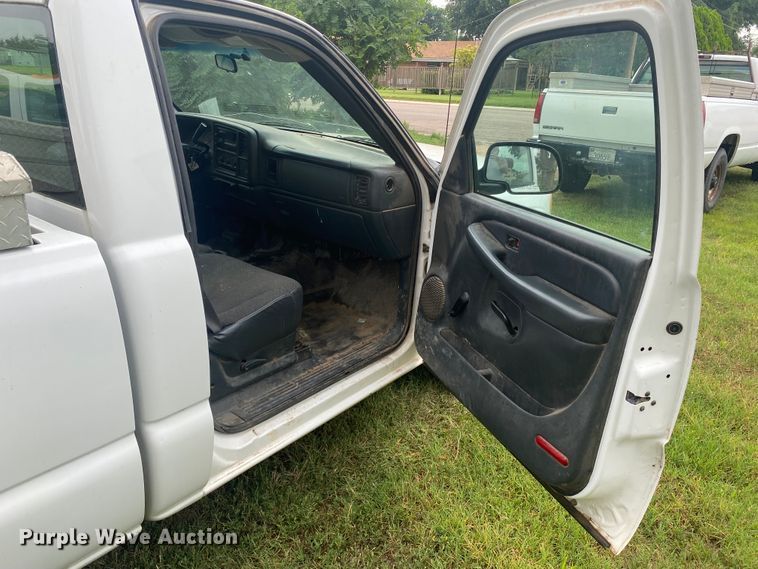 image for item EX9581 2002 GMC Sierra 1500  pickup truck