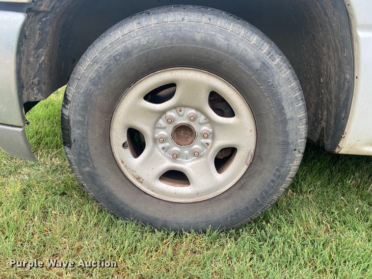 image for item EX9581 2002 GMC Sierra 1500  pickup truck