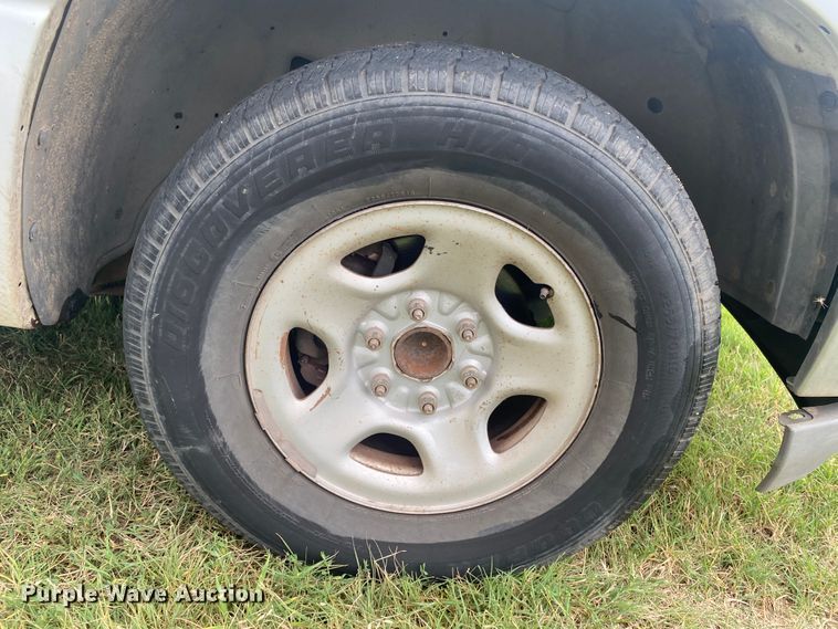 image for item EX9581 2002 GMC Sierra 1500  pickup truck