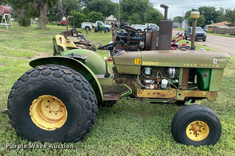 image for item EX9595 1969 John Deere 1020  tractor