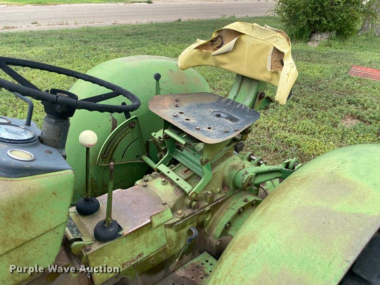 image for item EX9595 1969 John Deere 1020  tractor