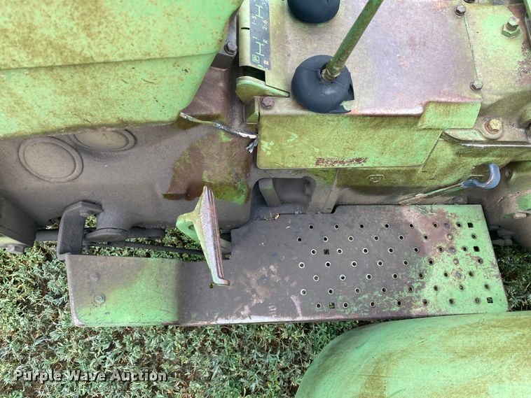 image for item EX9595 1969 John Deere 1020  tractor