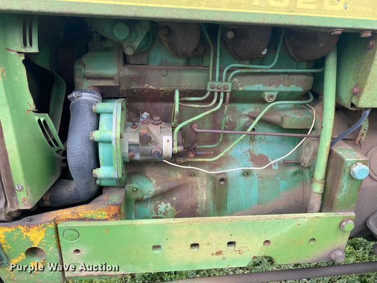 image for item EX9595 1969 John Deere 1020  tractor