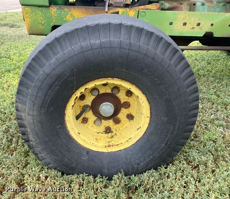 image for item EX9595 1969 John Deere 1020  tractor