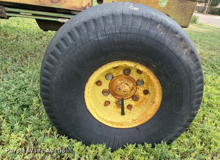 image for item EX9595 1969 John Deere 1020  tractor