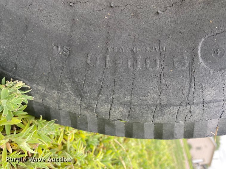 image for item EX9595 1969 John Deere 1020  tractor