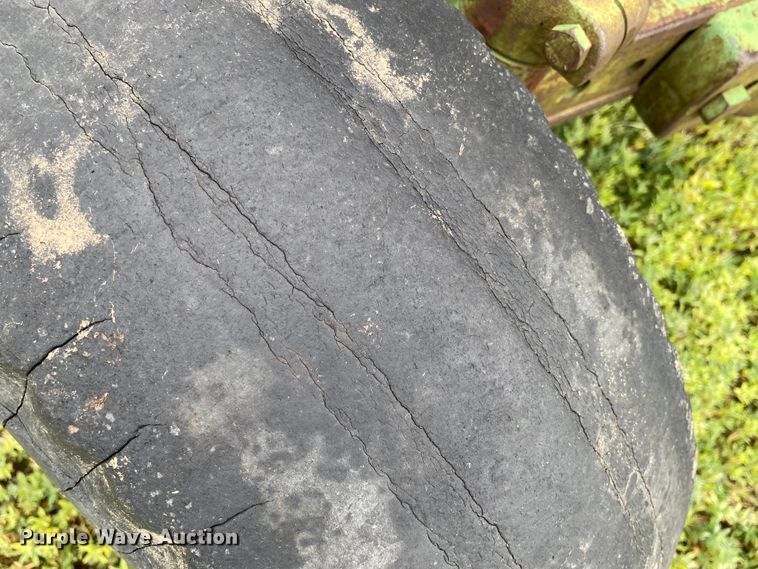 image for item EX9595 1969 John Deere 1020  tractor