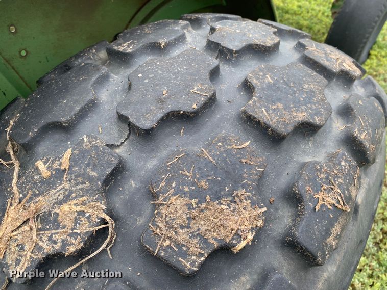 image for item EX9595 1969 John Deere 1020  tractor