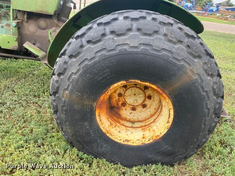 image for item EX9595 1969 John Deere 1020  tractor