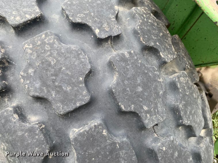 image for item EX9595 1969 John Deere 1020  tractor