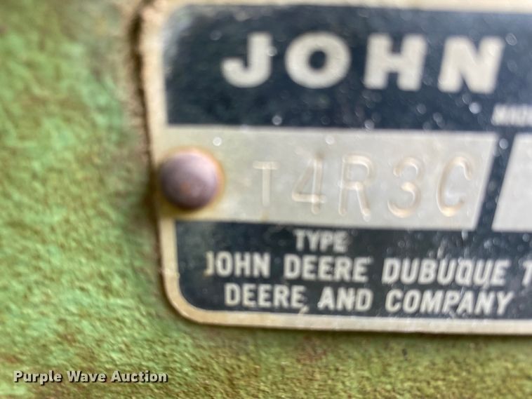 image for item EX9595 1969 John Deere 1020  tractor