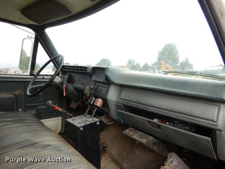 image for item HC9280 1994 Ford F600  dump flatbed truck