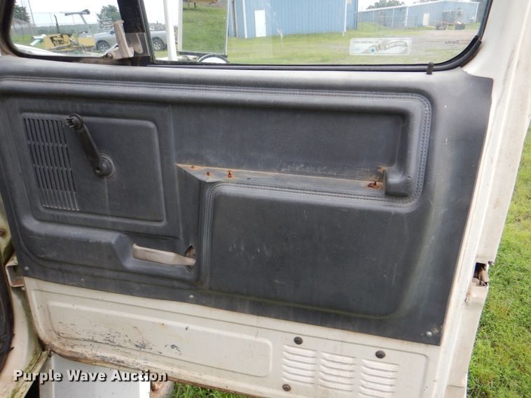 image for item HC9280 1994 Ford F600  dump flatbed truck