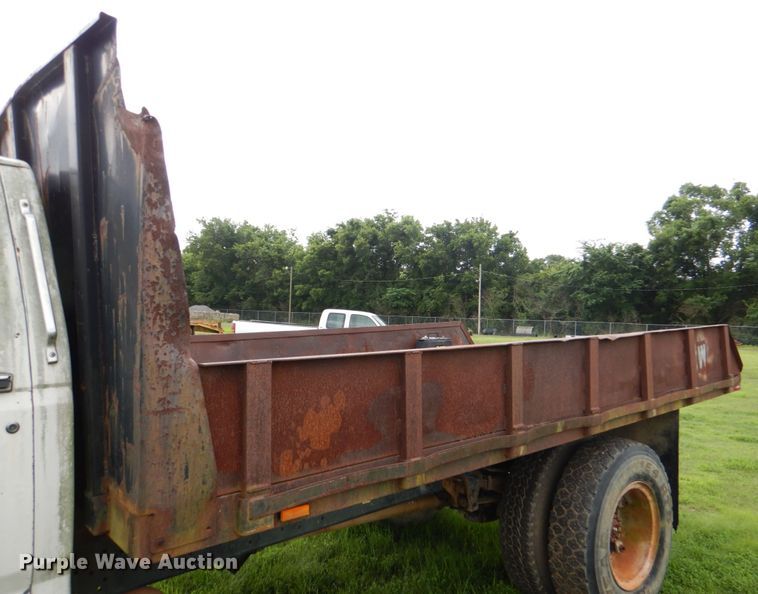 image for item HC9280 1994 Ford F600  dump flatbed truck