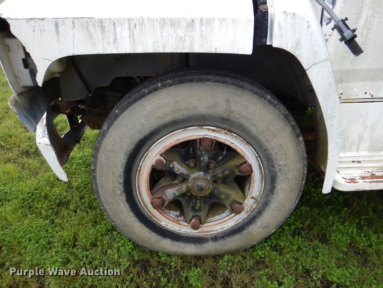 image for item HC9280 1994 Ford F600  dump flatbed truck