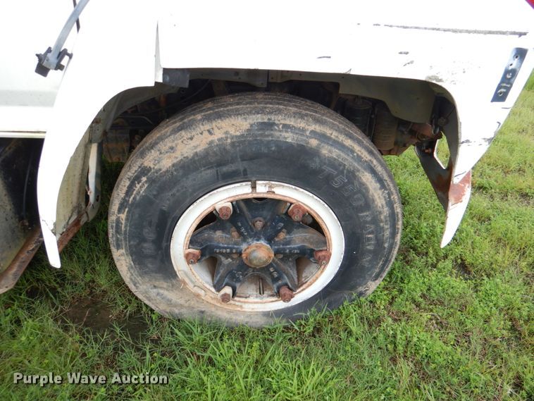 image for item HC9280 1994 Ford F600  dump flatbed truck