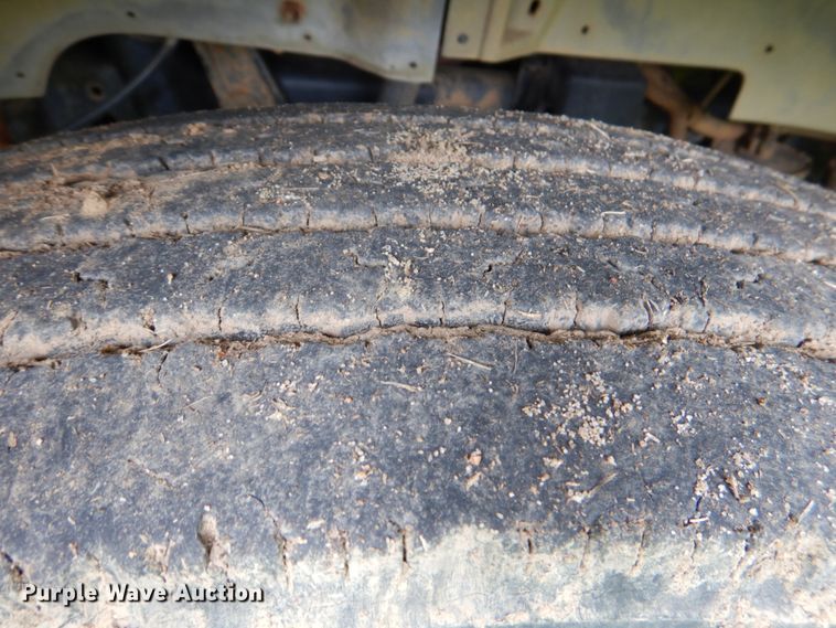 image for item HC9280 1994 Ford F600  dump flatbed truck