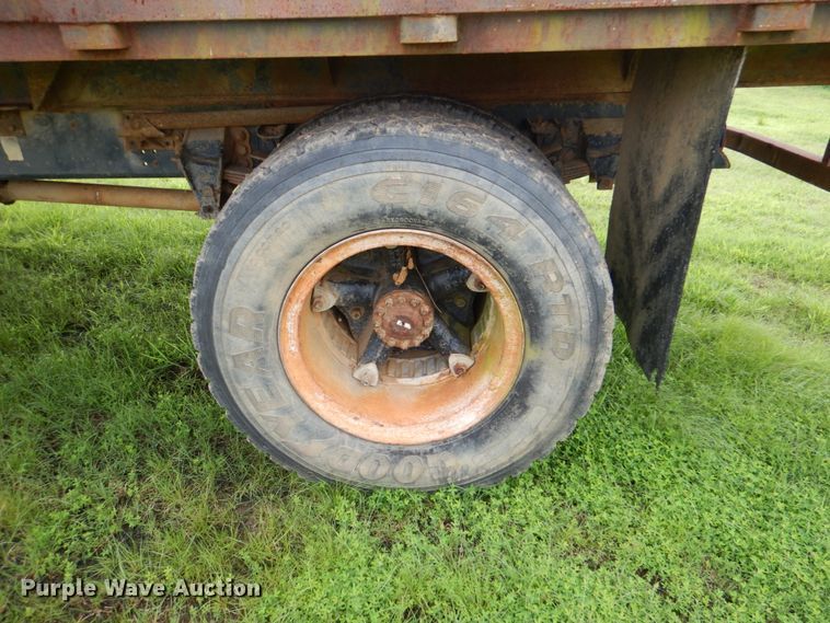 image for item HC9280 1994 Ford F600  dump flatbed truck