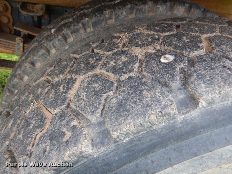 image for item HC9280 1994 Ford F600  dump flatbed truck