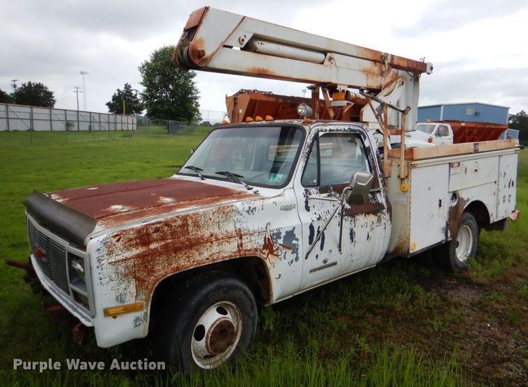 image for item HC9281 1989 GMC R3500  bucket truck