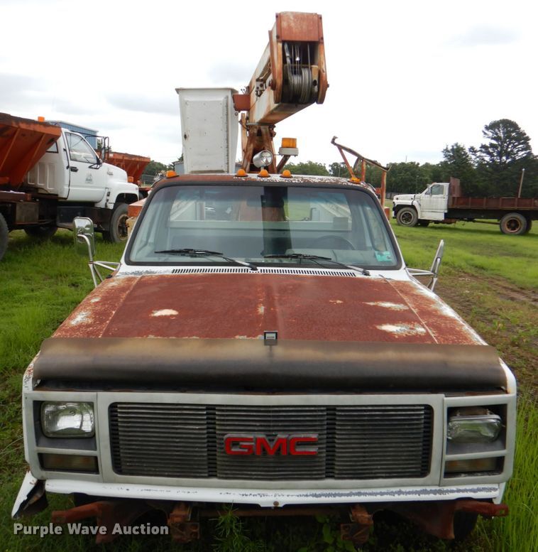 image for item HC9281 1989 GMC R3500  bucket truck