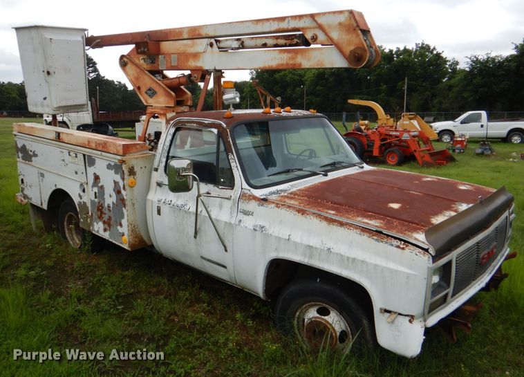 image for item HC9281 1989 GMC R3500  bucket truck