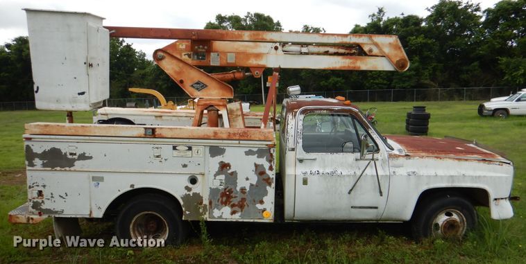 image for item HC9281 1989 GMC R3500  bucket truck