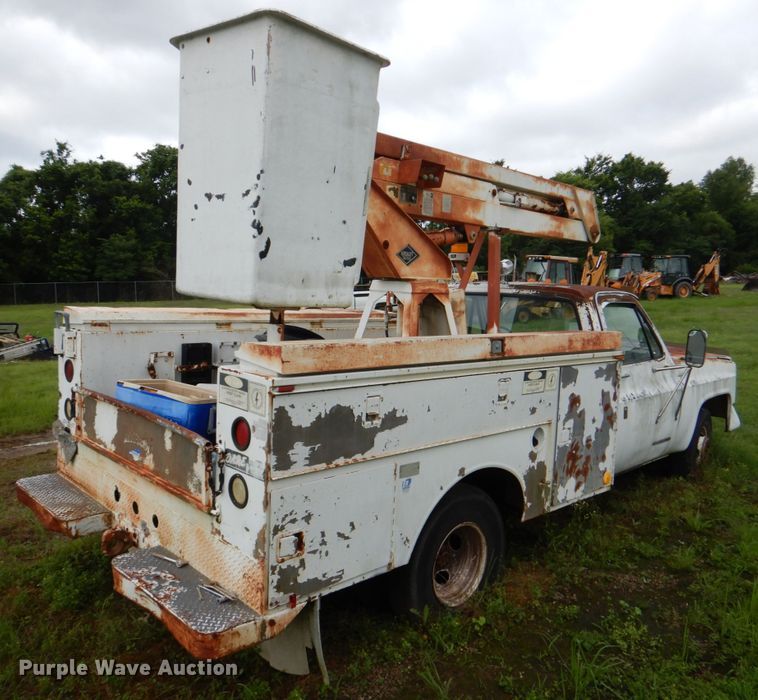 image for item HC9281 1989 GMC R3500  bucket truck