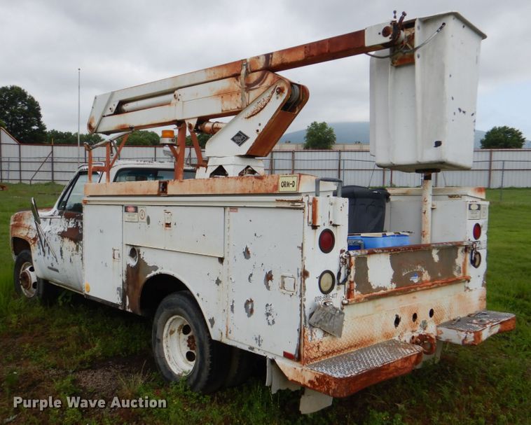 image for item HC9281 1989 GMC R3500  bucket truck