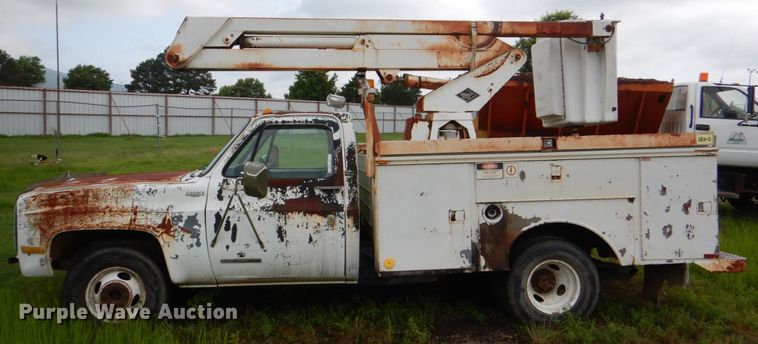 image for item HC9281 1989 GMC R3500  bucket truck
