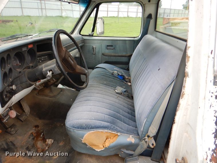 image for item HC9281 1989 GMC R3500  bucket truck