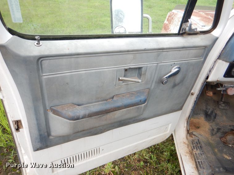 image for item HC9281 1989 GMC R3500  bucket truck